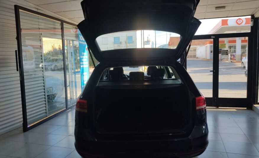 VOLKSWAGEN Passat 1.6 TDI 120cv Premier 5p.
