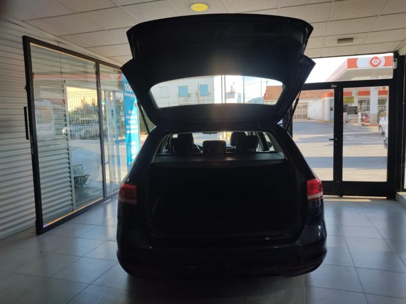 VOLKSWAGEN Passat 1.6 TDI 120cv Premier 5p.