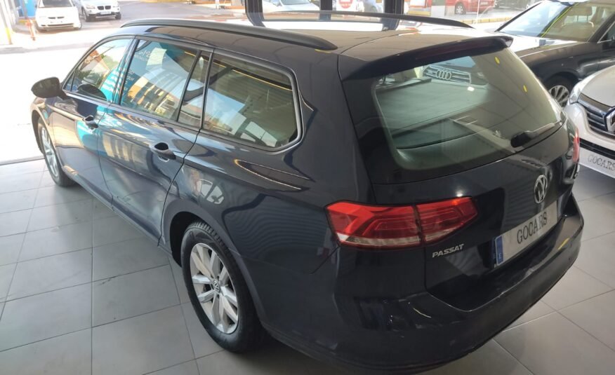 VOLKSWAGEN Passat 1.6 TDI 120cv Premier 5p.