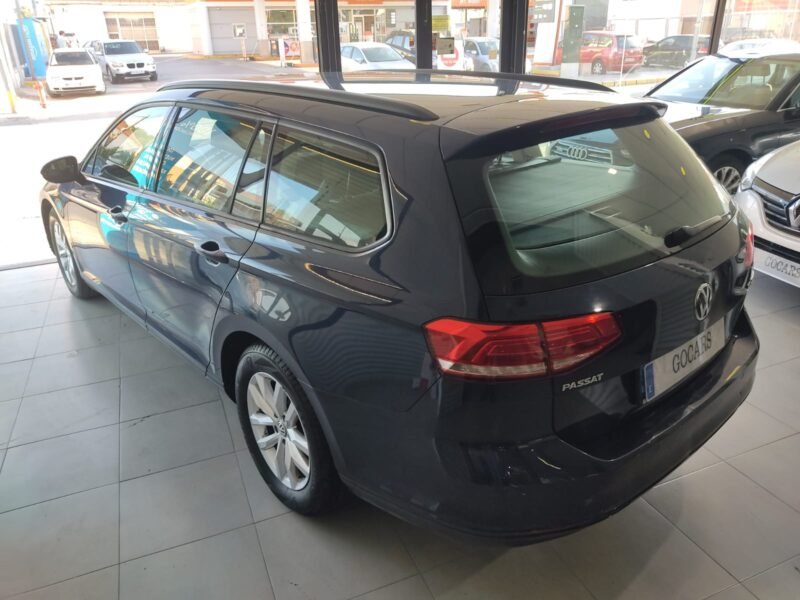 VOLKSWAGEN Passat 1.6 TDI 120cv Premier 5p.
