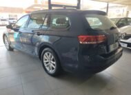 VOLKSWAGEN Passat 1.6 TDI 120cv Premier 5p.