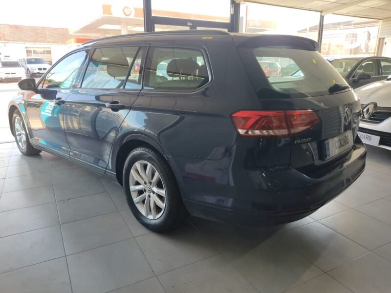 VOLKSWAGEN Passat 1.6 TDI 120cv Premier 5p.