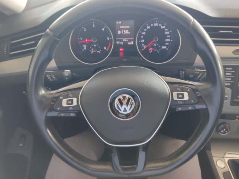 VOLKSWAGEN Passat 1.6 TDI 120cv Premier 5p.