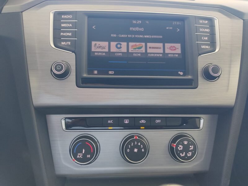 VOLKSWAGEN Passat 1.6 TDI 120cv Premier 5p.