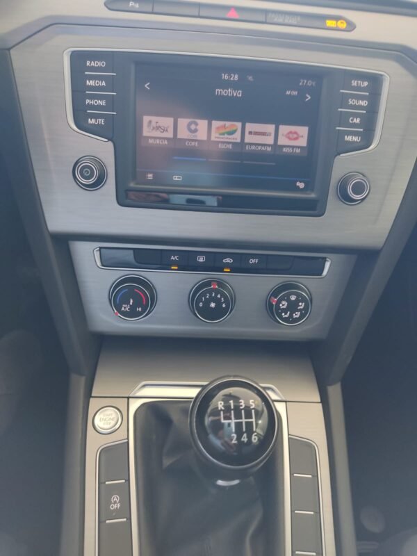 VOLKSWAGEN Passat 1.6 TDI 120cv Premier 5p.