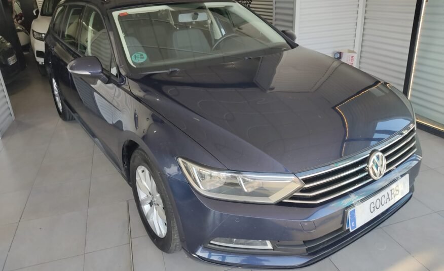 VOLKSWAGEN Passat 1.6 TDI 120cv Premier 5p.