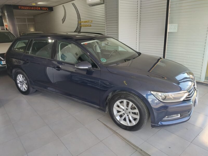 VOLKSWAGEN Passat 1.6 TDI 120cv Premier 5p.