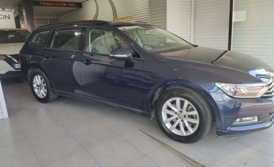 VOLKSWAGEN Passat 1.6 TDI 120cv Premier 5p.