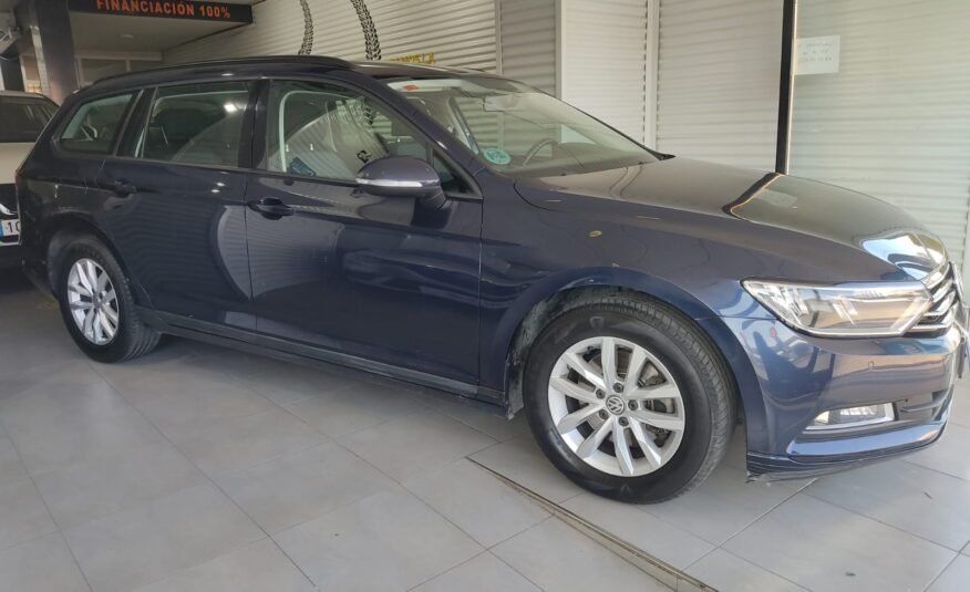 VOLKSWAGEN Passat 1.6 TDI 120cv Premier 5p.