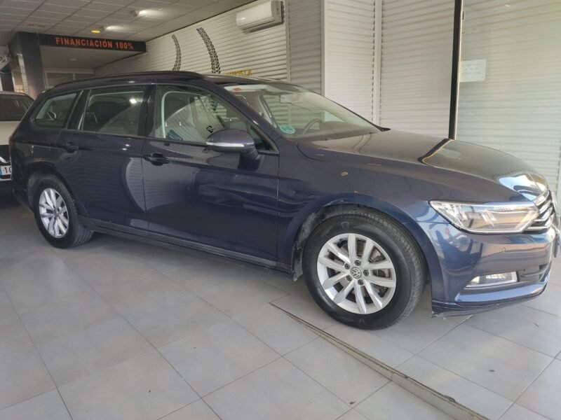 VOLKSWAGEN Passat 1.6 TDI 120cv Premier 5p.