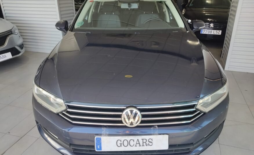 VOLKSWAGEN Passat 1.6 TDI 120cv Premier 5p.
