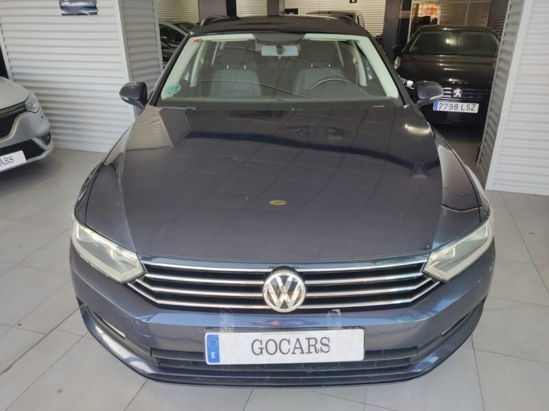 VOLKSWAGEN Passat 1.6 TDI 120cv Premier 5p.