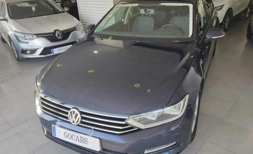 VOLKSWAGEN Passat 1.6 TDI 120cv Premier 5p.