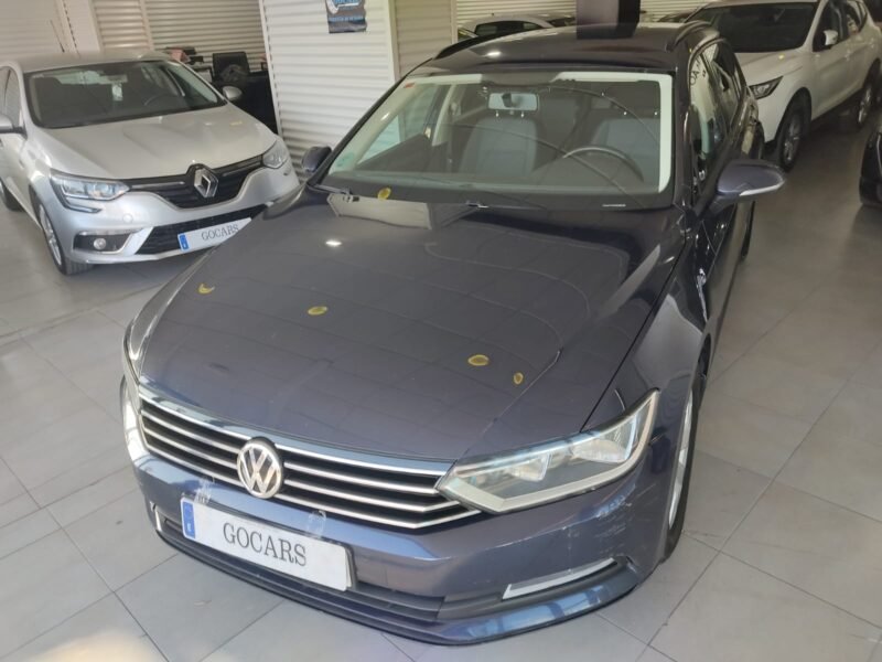 VOLKSWAGEN Passat 1.6 TDI 120cv Premier 5p.