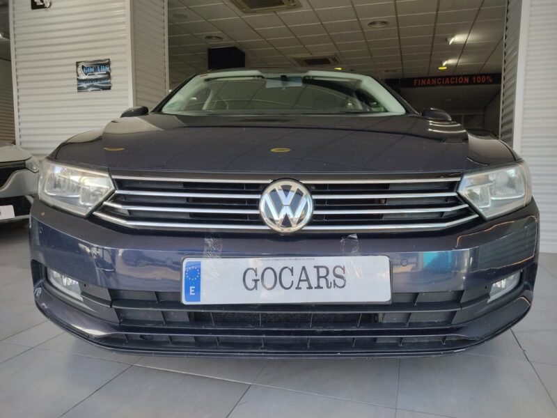 VOLKSWAGEN Passat 1.6 TDI 120cv Premier 5p.